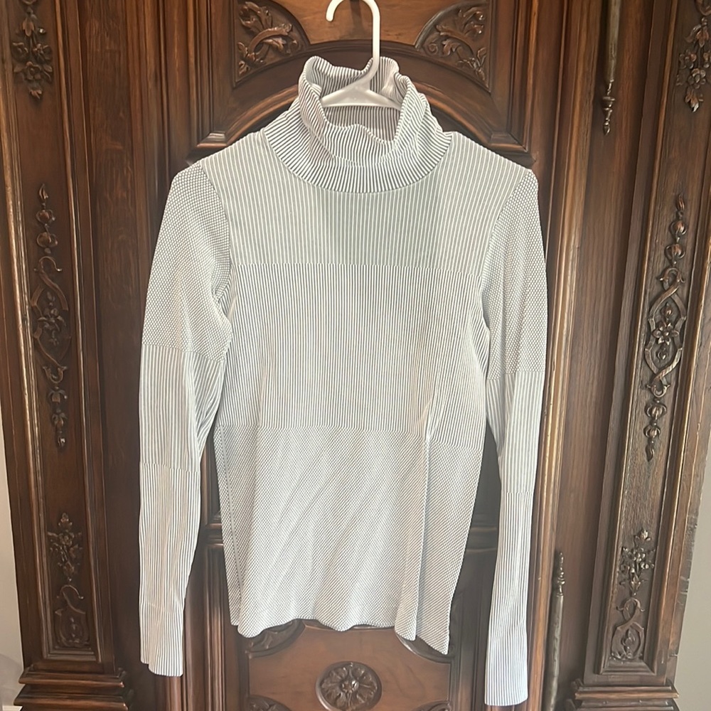 Athleta top